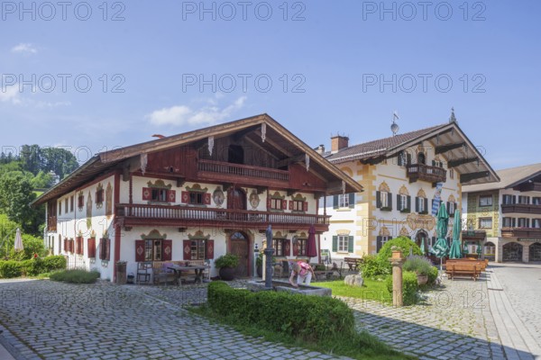 Schusterhäusl, former sacristan's house, today holiday home and Gasthof Hotel Zur Post, Törwang, Samerberg, Chiemgau, Upper Bavaria, Bavaria, Germany