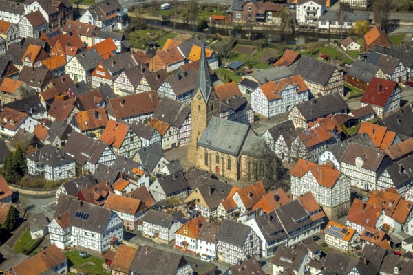 Aerial view, district Mengerinhausen in Bad Arolsen, with St-Georg-Kirche is a gothic hall church typical for the late Middle Ages, district Waldeck-Frankenberg, Hesse, Germany, Bad Arolsen, DEU, Europe, birds-eyes view, aerial view, aerial photography, aerial photography, overview, overview, bird's eye view, town centre, village centre, town church, gothic style, hall church
