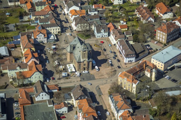 Aerial view, town church with church square and Bahnhofstraße, Große Allee, Eichenallee, Bad Arolsen, district Waldeck-Frankenberg, Hesse, Germany, DEU, Europe, birds-eyes view, aerial view, aerial photography, aerial photography, overview, bird's eye view, oak trees, street trees