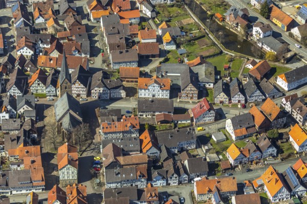 Aerial view, district Mengerinhausen in Bad Arolsen, with St-Georg-Kirche is a gothic hall church typical for the late Middle Ages, district Waldeck-Frankenberg, Hesse, Germany, Bad Arolsen, DEU, Europe, birds-eyes view, aerial view, aerial photography, aerial photography, overview, overview, bird's eye view, town centre, village centre, town church, gothic style, hall church