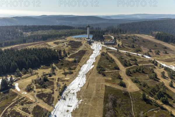 Aerial view, Ettelsberg with Ettelsturm, Hochheideturm, Ettelsberg-See, Siggis Hütte, cosy mountain inn at the cable car stop, in Willingen in Hesse. Willingen (Upland), district Waldeck-Frankenberg in Hesse, Hesse, Germany, Willingen (Upland), DEU, Europe, birds-eyes view, aerial view, aerial photography, aerial photography, overview, overview, bird's eye view