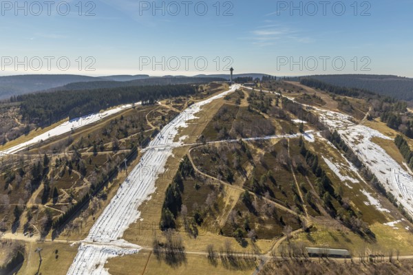 Aerial view, Ettelsberg with snow remains on the slopes in Willingen in Hesse. Willingen (Upland), district Waldeck-Frankenberg in Hesse, Hesse, Germany, Willingen (Upland), DEU, Europe, birds-eyes view, aerial view, aerial photography, aerial photography, overview, overview, bird's eye view