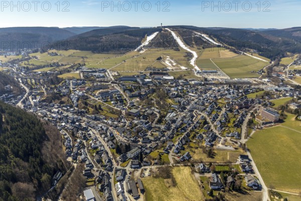Aerial view, Willingen with Ettelsberg in the background in Willingen in Hesse. Willingen, snow remains on the slopes, (Upland), district Waldeck-Frankenberg in Hesse, Hesse, Germany, Willingen (Upland), DEU, Europe, birds-eyes view, aerial view, aerial photography, aerial photography, overview, bird's eye view