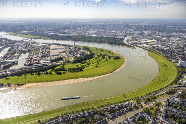 Aerial view, river Rhine Rhine bend, golf course Auf der Lausward and harbour with Lausward power station, harbour, Düsseldorf, Ruhr area, North Rhine-Westphalia, Germany, DE, Europe, golf, golf course, golf club, golf meadow, harbour area, harbour overview, aerial view, aerial photography, aerial photography, sports, overview, bird's-eye view, overview