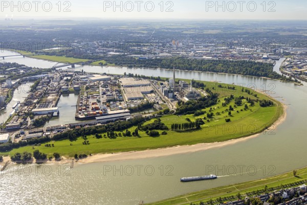 Aerial view, river Rhine Rhine bend, golf course Auf der Lausward and harbour with Lausward power station, harbour, Düsseldorf, Ruhr area, North Rhine-Westphalia, Germany, DE, Europe, golf, golf course, golf club, golf meadow, harbour area, harbour overview, aerial view, aerial photography, aerial photography, sports, overview, bird's-eye view, overview