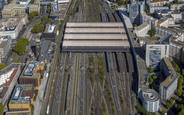 Aerial view, central station Hbf, covered platforms and tracks, city centre, Düsseldorf, Ruhr area, North Rhine-Westphalia, Germany, railway area, railway station, DE, Deutsche Bahn AG, Europe, track systems, tracks, central station, Hbf, aerial view, aerial photography, aerial photography, overview, bird's-eye view, overview