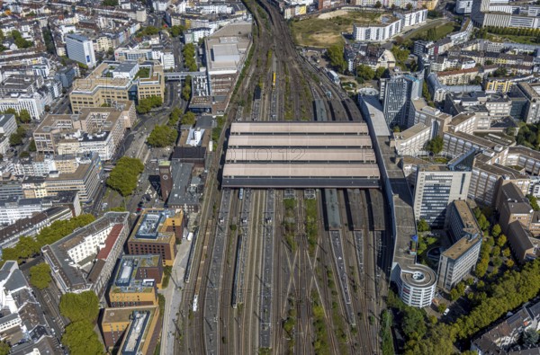 Aerial view, central station Hbf, covered platforms and tracks, city centre, Düsseldorf, Ruhr area, North Rhine-Westphalia, Germany, railway area, railway station, DE, Deutsche Bahn AG, Europe, track systems, tracks, central station, Hbf, aerial view, aerial photography, aerial photography, overview, bird's-eye view, overview