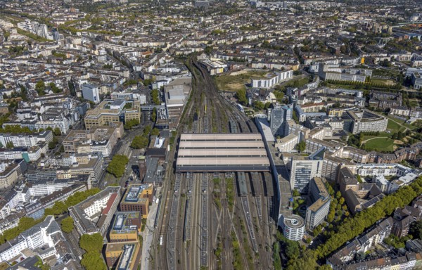 Aerial view, central station Hbf, covered platforms and tracks, city centre, Düsseldorf, Ruhr area, North Rhine-Westphalia, Germany, railway area, railway station, DE, Deutsche Bahn AG, Europe, track systems, tracks, central station, Hbf, aerial view, aerial photography, aerial photography, overview, bird's-eye view, overview