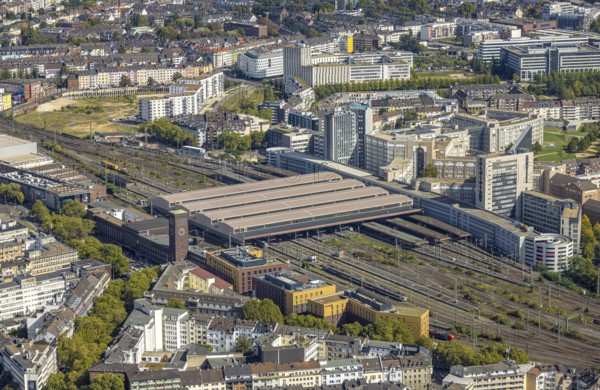 Aerial view, central station Hbf, covered platforms and tracks, city centre, Düsseldorf, Ruhr area, North Rhine-Westphalia, Germany, railway area, railway station, DE, Deutsche Bahn AG, Europe, track systems, tracks, central station, Hbf, aerial view, aerial photography, aerial photography, overview, bird's-eye view, overview