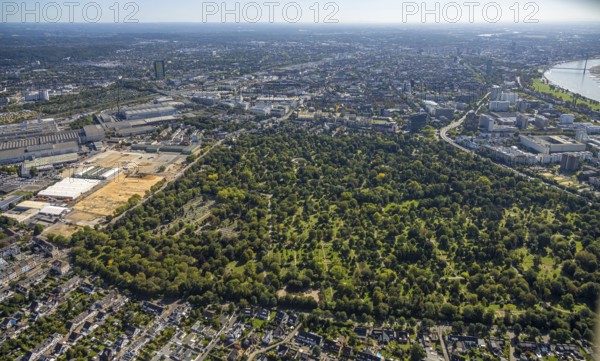 Aerial view, North Cemetery with green trees and cemetery of the Jewish Community Düsseldorf K.d.ö.R., Derendorf, Düsseldorf, Ruhr area, North Rhine-Westphalia, Germany, construction work, construction area, building site, building plots, construction project, building site, burial site, fallow land, DE, Europe, cemetery, memorial site, Gottesacker, graves, cemetery field, aerial photograph, aerial photography, aerial photography, resting place, road traffic, overview, bird's eye view, birds-eyes view, overview