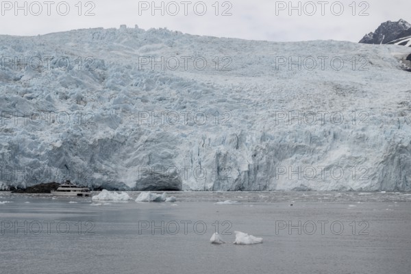 Holgate Glacier, Kenai Fjords National Park, Alaska, USA