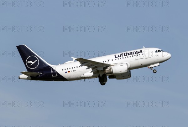 A Lufthansa CityLine Airbus A319 takes off, Schönefeld, 28/09/2025, Schönefeld, Brandenburg, Germany
