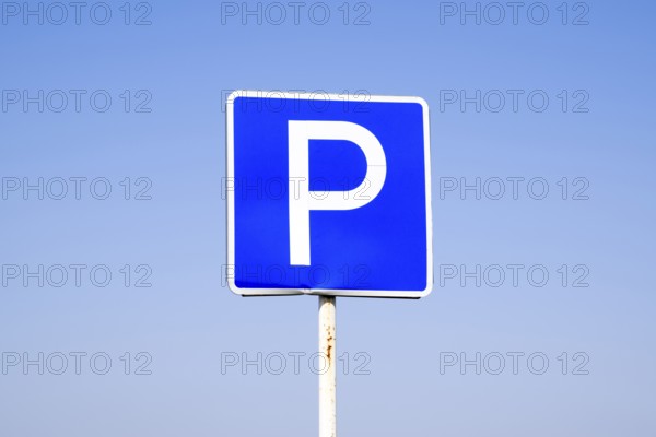 Road sign parking. Sign on a blue sky background. Krasnodar, Russia