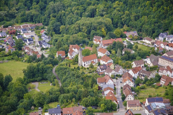 View of Honau, houses, streets, buildings, trees, Gallus church, protestant church, Honau, municipality of Lichtenstein, Baden-Württemberg, Germany