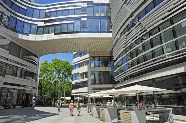 Kö-Bogen, modern architecture in urban renewal project, Düsseldorf, Rhineland, North Rhine-Westphalia, North Rhine-Westphalia, Germany