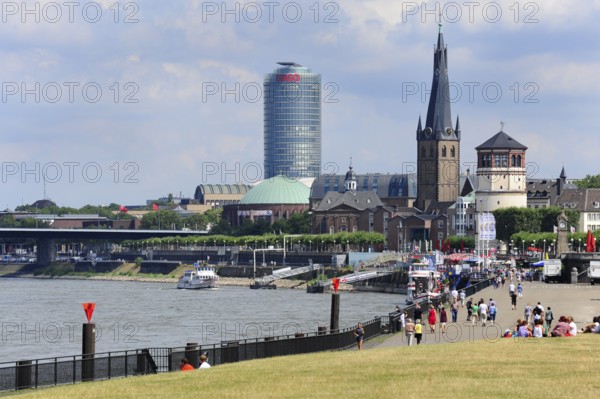 Rhine promenade, view of the old town centre on the Rhine, Düsseldorf, Rhineland, North Rhine-Westphalia, Germany