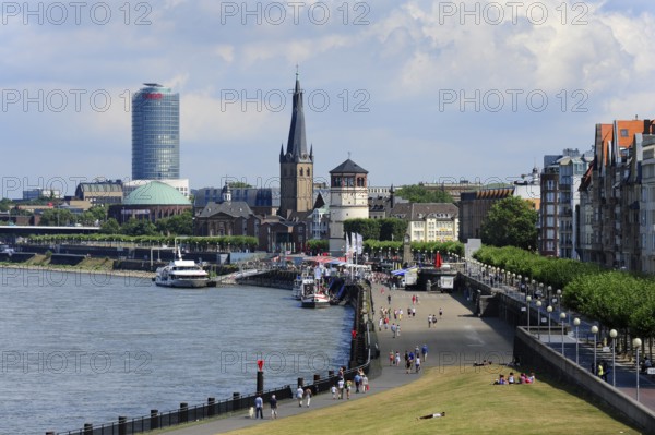 Rhine promenade, view of the old town centre on the Rhine, Düsseldorf, Rhineland, North Rhine-Westphalia, Germany