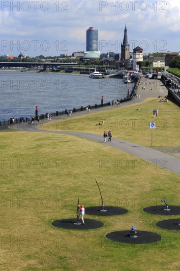 Rheinpark Bilk and Rheinuferpromenade, view of the old town on the Rhine, Düsseldorf, Rhineland, North Rhine-Westphalia, Germany