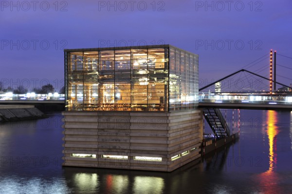 Modern architecture at the commercial harbour, Medienhafen, Düsseldorf, Rhineland, North Rhine-Westphalia, North Rhine-Westphalia, Germany