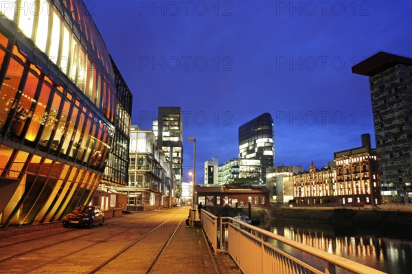 Modern architecture at the commercial harbour, Medienhafen, Düsseldorf, Rhineland, North Rhine-Westphalia, North Rhine-Westphalia, Germany