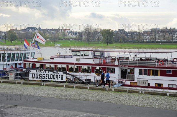 Excursion boats on the banks of the Tonhalle, behind them the Niederkassel district on the other bank of the Rhine, Düsseldorf, Rhineland, North Rhine-Westphalia, North Rhine-Westphalia, Germany