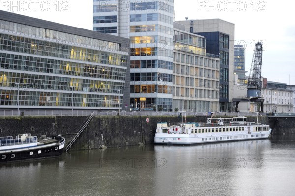 Boats in the customs harbour, modern architecture at the Media Harbour, Düsseldorf, Rhineland, North Rhine-Westphalia, North Rhine-Westphalia, Germany