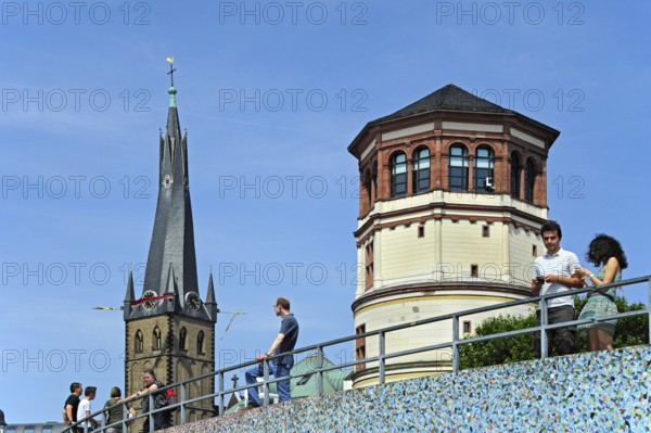 Rhine embankment promenade, Rhine embankment promenade with St. Lambertus Church and castle tower, Old Town, Düsseldorf, Rhineland, North Rhine-Westphalia, North Rhine-Westphalia, Germany