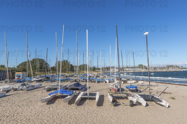 Catamarans on the beach, Strande near Kiel, Rendsburg-Eckernförde district, Baltic Sea, behind the marina, sailing, leisure activities, water sports, seashore, sandy beach, summer, ship masts, blue sky, sunshine, Bay of Kiel, Schleswig-Holstein, Germany