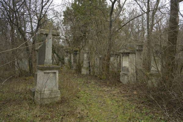 Sankt Marx Cemetery, old graves, Vienna