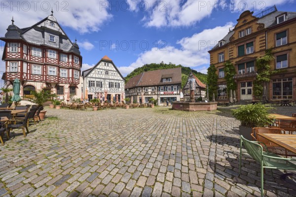 Market square, old town, historic half-timbered houses, stone fountain, market fountain, cobblestone square, outdoor area of a restaurant, visitors as secondary motif, blue sky, cumulus clouds, intersection between Großer Markt, Marktstraße, Amtsgasse, Mühlgasse and Schunkengasse, Heppenheim, Odenwald, Bergstraße district, Hesse, Germany
