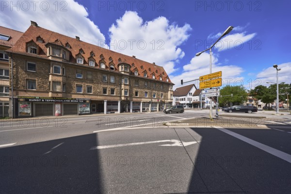 Building, general architecture, carpet shop, shopping, traffic light crossing, lantern, signpost, direction arrows, stop line, blue sky, cumulus clouds, intersection Darmstädter Straße, Friedrich-Ebert-Straße and Lehrstraße, federal roads B460 and B3, Heppenheim, Odenwald, Bergstraße district, Hesse, Germany