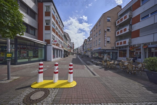 Pedestrian zone, bollards, general architecture, building, outdoor area of a restaurant, shops, shopping, concrete pavement, blue sky, cumulus clouds, Friedrichstrasse, Heppenheim, Odenwald, Bergstrasse district, Hesse, Germany