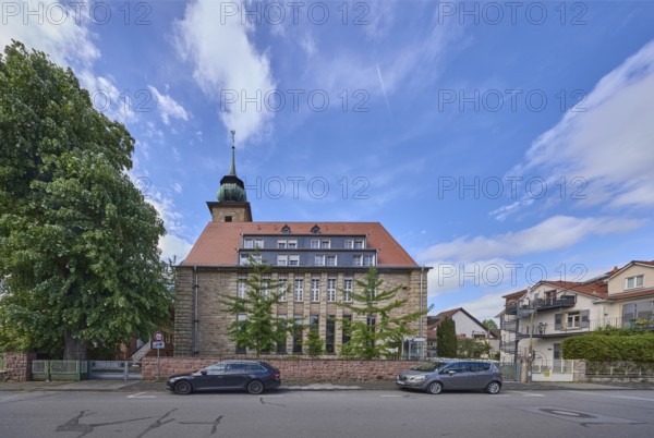 Chapel of the mother house St. Vinzent, general architecture, car park with vehicles, trees, blue sky, cumulus clouds, diffuse light, slightly sunny, crossing Neckarstraße with Ernst-Schneider-Straße, Heppenheim, Odenwald, Bergstraße district, Hesse, Germany