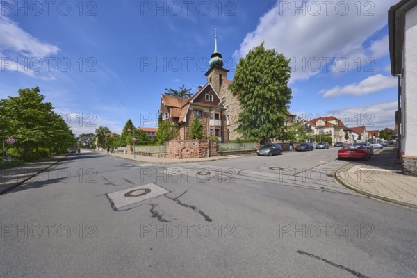 Chapel of the motherhouse St. Vinzent, general architecture, trees, car park with vehicles, blue sky, cumulus clouds, cirrostratus clouds, crossing Neckarstraße with Ernst-Schneider-Straße, Heppenheim, Odenwald, district Bergstraße, Hesse, Germany