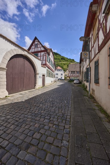 Old town, alley, historic half-timbered houses, wall, access gate, blue sky, cumulus clouds, Starkenburgweg, Heppenheim, Odenwald, Bergstrasse district, Hesse, Germany