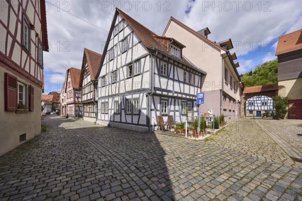 Sickinger Tor, old town, historic half-timbered houses, town gate, town fortifications, buildings, cobblestone pavement, pointed roof with red roof tiles, blue sky, cumulus clouds, nimbostratus clouds, intersection Kleine Bach with Amtsgasse, Heppenheim, Odenwald, Bergstraße district, Hesse, Germany