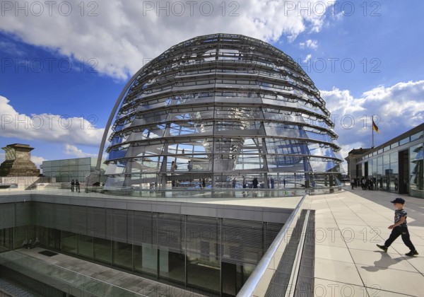 Viewing platform with a view of an inner courtyard and the Reichstag dome, government district, Berlin, Germany