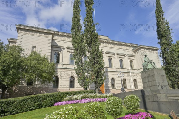 Central Bank Suomen Pankki, Johan Vilhelm Snellman Statue, Snellmaninaukio, Old Town, Helsinki, Finland