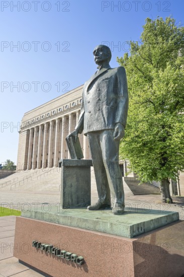 Sculpture Kaarlo Juho Stahlberg, National Parliament, Eduskuntatalo Parliament Building, Mannerheimintie, Helsinki, Finland