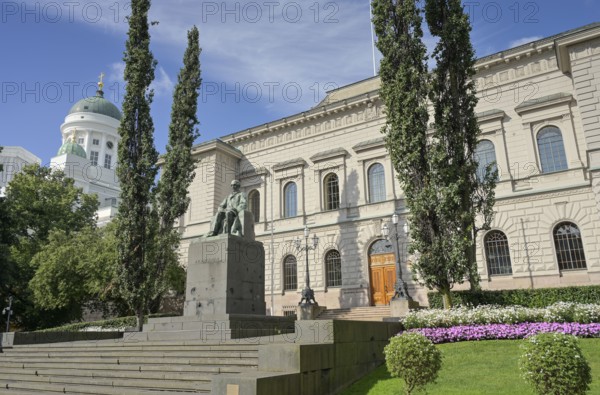 Central Bank Suomen Pankki, Johan Vilhelm Snellman Statue, Snellmaninaukio, Old Town, Helsinki, Finland