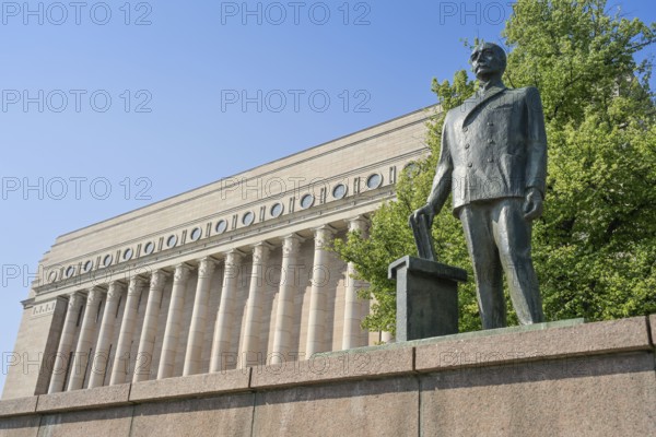 Sculpture Kaarlo Juho Stahlberg, National Parliament, Eduskuntatalo Parliament Building, Mannerheimintie, Helsinki, Finland