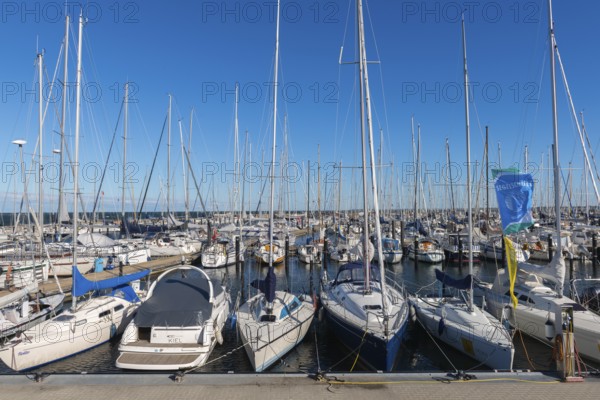 Olympic harbour Schilksee, Olympic Games 1972, sailing yachts at the jetty, flag sailing school, sunshine, blue sky, Baltic Sea, Bay of Kiel, Kiel Sailing City, Schleswig-Holstein, Germany