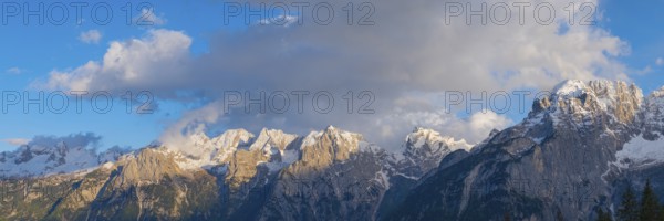 Panoramic view of the Sorapis mountain group in the evening light, Punta Sorapiss, Dolomites, South Tyrol, Italy