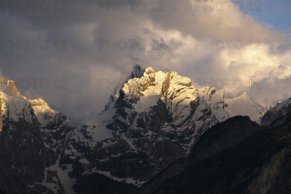 Atmospheric detailed view of the Sorapis mountain group in the evening light, Punta Sorapiss, Dolomites, South Tyrol, Italy