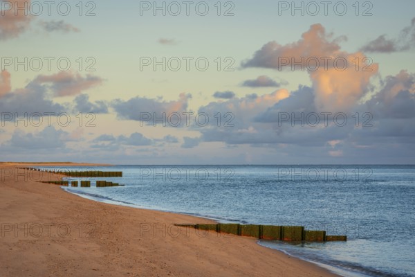 Sunrise on Ellenbogen beach, breakwater, coastal protection, North Sea island of Sylt