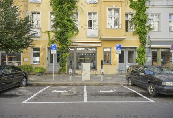 Empty car park for electric vehicles, Goltzstraße, Schöneberg, Tempelhof-Schöneberg, Berlin, Germany