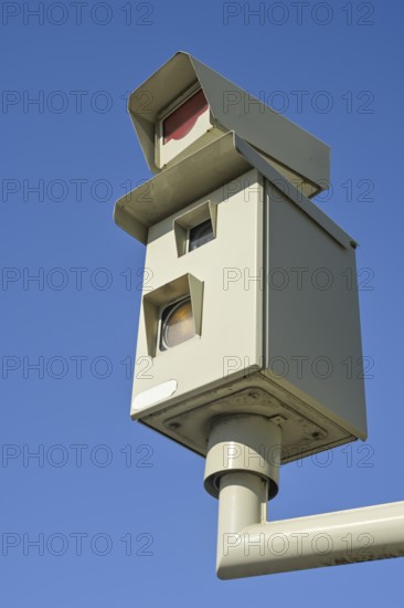 Speed camera, speed camera box, Reichpietschufer, Tiergarten, Mitte, Berlin, Germany