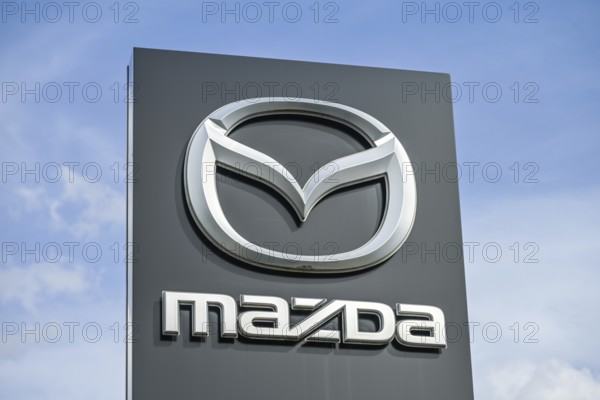 Logo Mazda, car dealership, Berlin, Germany