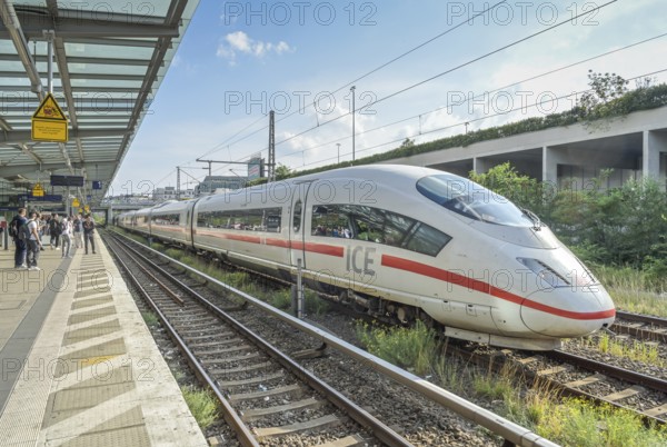 ICE, transit, Landsberger Allee station, Prenzlauer Berg, Pankow, Berlin, Germany