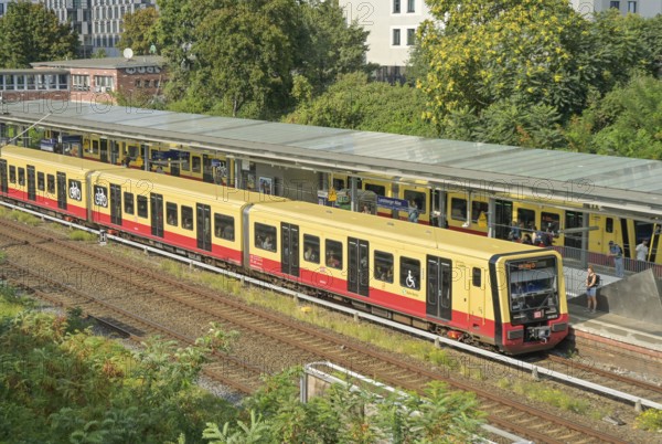 S-Bahn, Landsberger Allee station, Prenzlauer Berg, Pankow, Berlin, Germany